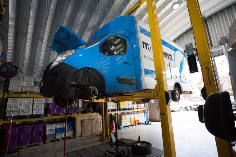 Need Repairs for Your Vehicle’s Automatic Gearbox in Oldham? Tameside